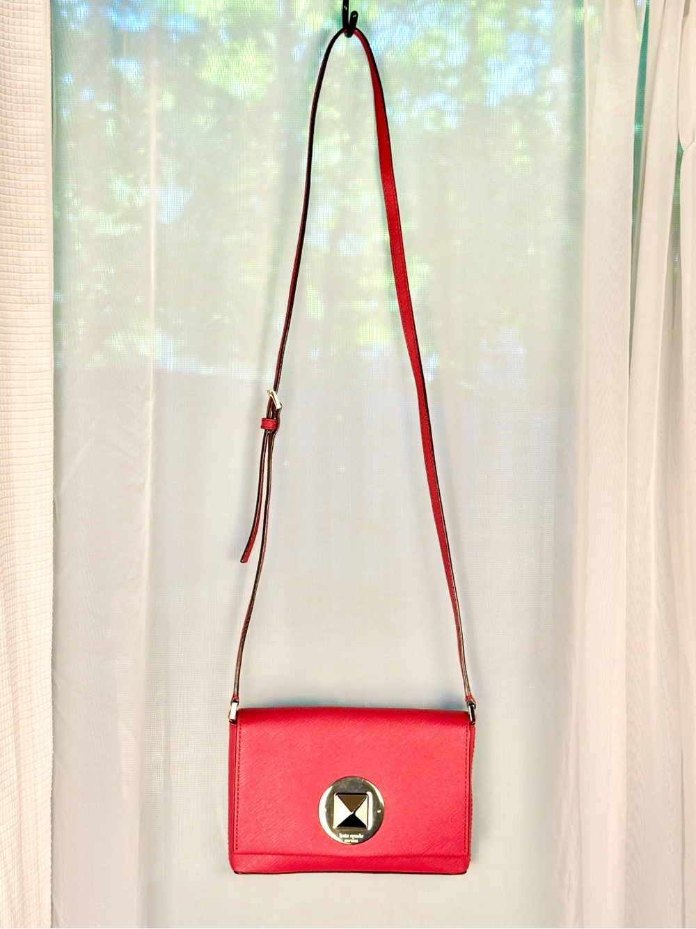 Kate Spade Red Saffiano Leather Crossbody Bag with Gold Turnlock EUC - Picture 7 of 15